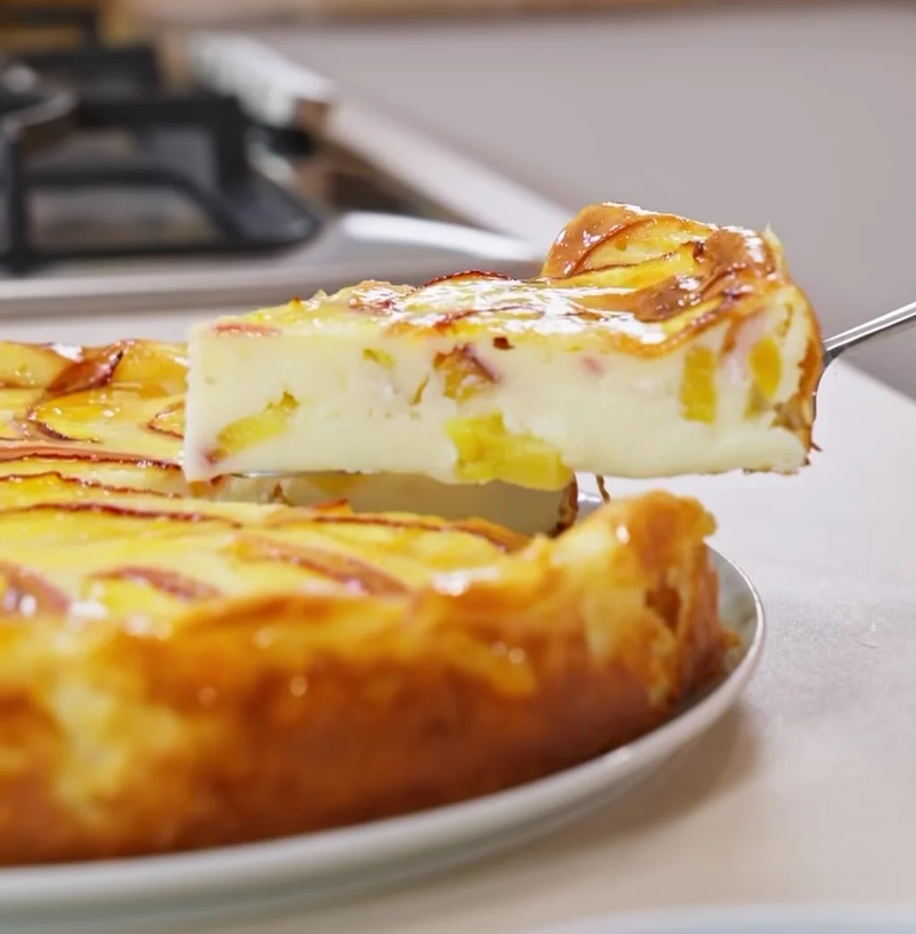Gâteau crémeux au yaourt et aux pêches
