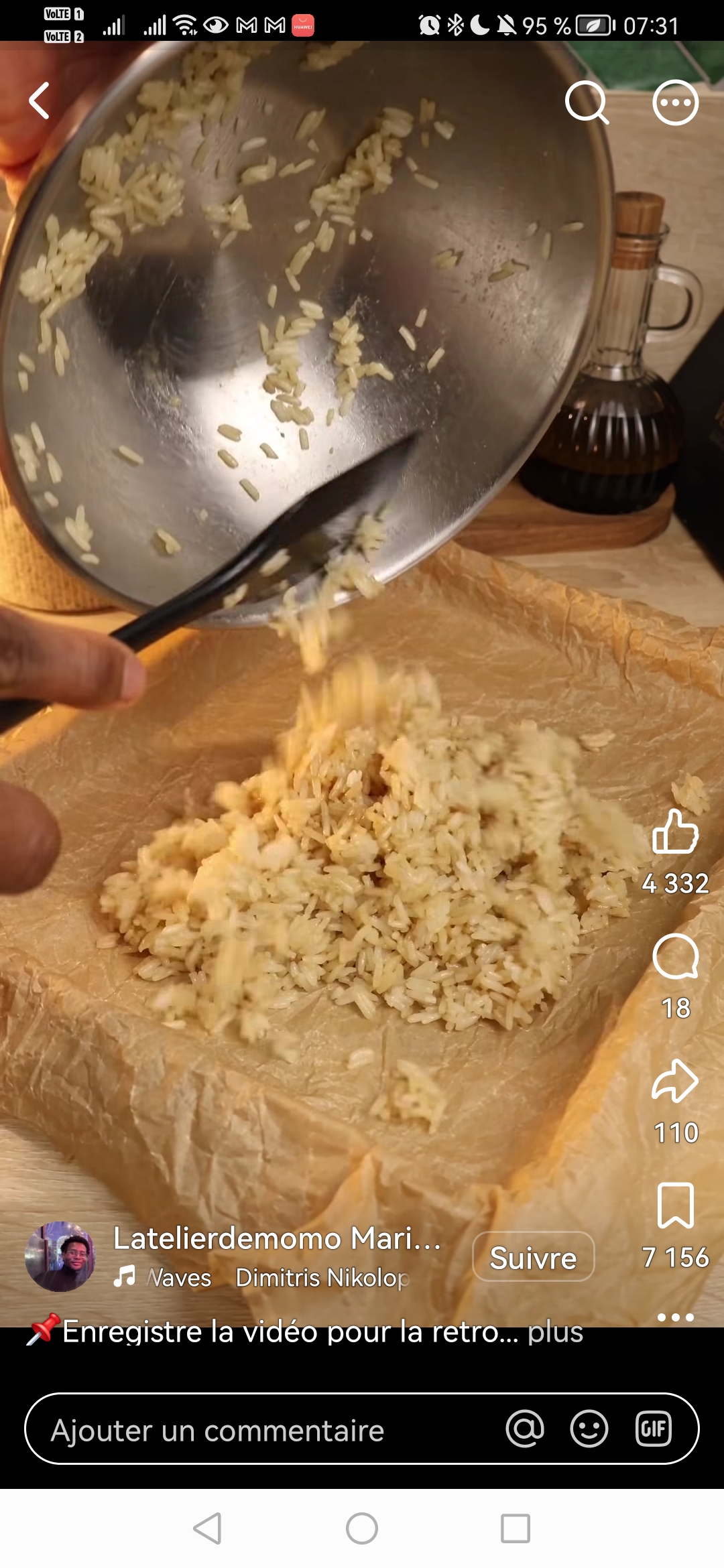 Bowl de riz croustillant au saumon laqué