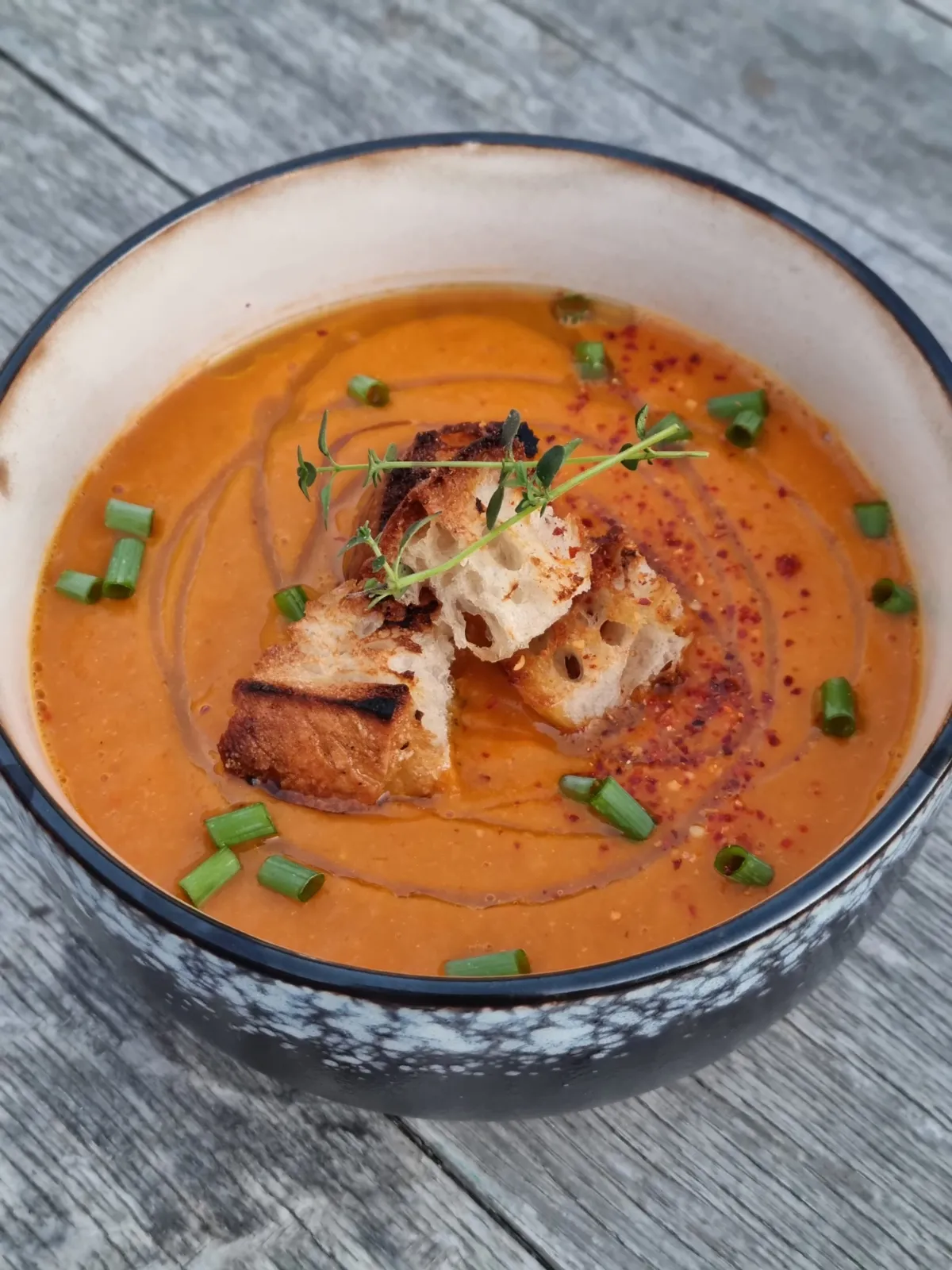 Soupe de carottes et poivrons grillés