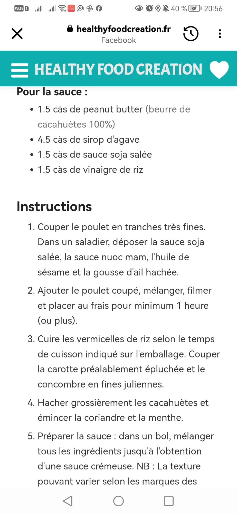 Bol de vermicelles de riz au poulet et sauce cacahuète